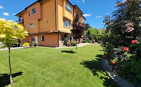 Sahara Suites